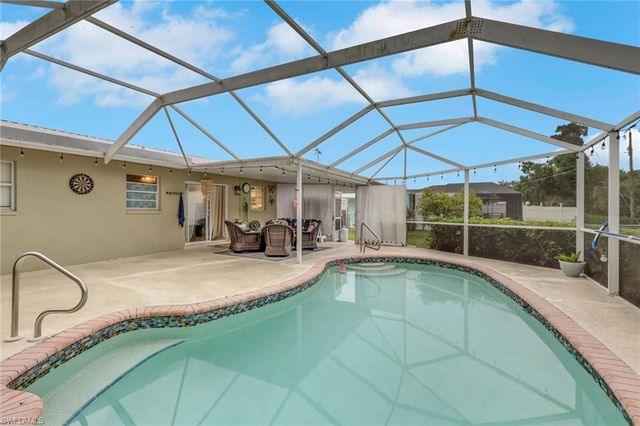 12207 De Moya DR, Fort Myers, FL 33905