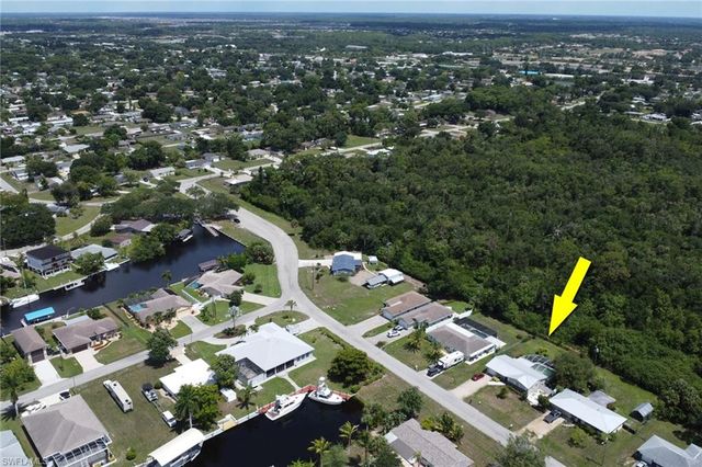12207 De Moya DR, Fort Myers, FL 33905