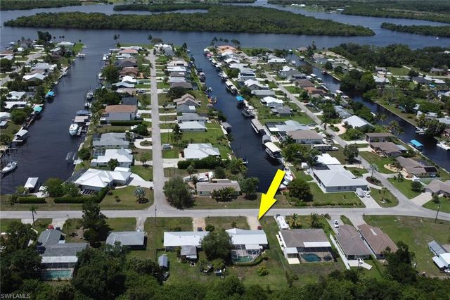 12207 De Moya DR, Fort Myers, FL 33905