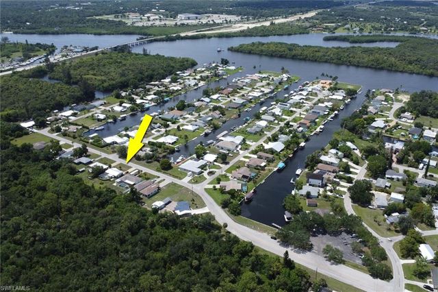 12207 De Moya DR, Fort Myers, FL 33905