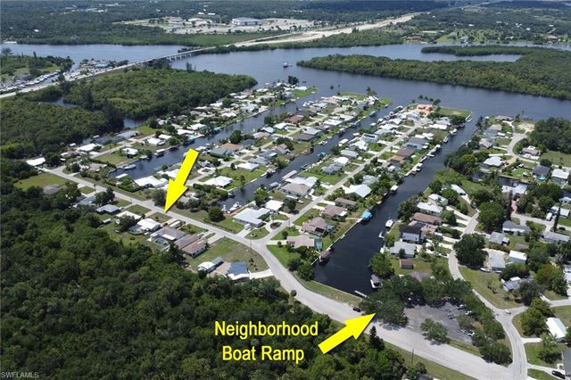 12207 De Moya DR, Fort Myers, FL 33905