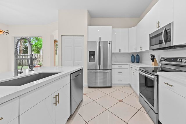 6657 Lurais Drive, Lake Worth, FL 33463