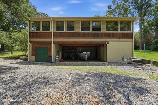 86 Hidden Hills Lake Road, Arnaudville, LA 70512