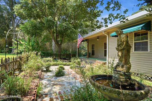 86 Hidden Hills Lake Road, Arnaudville, LA 70512