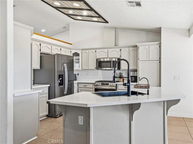 18965 Shetland Road, Apple Valley, CA 92308