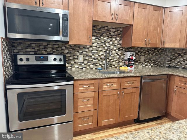 902 GARNET DR, Burlington, NJ 08016