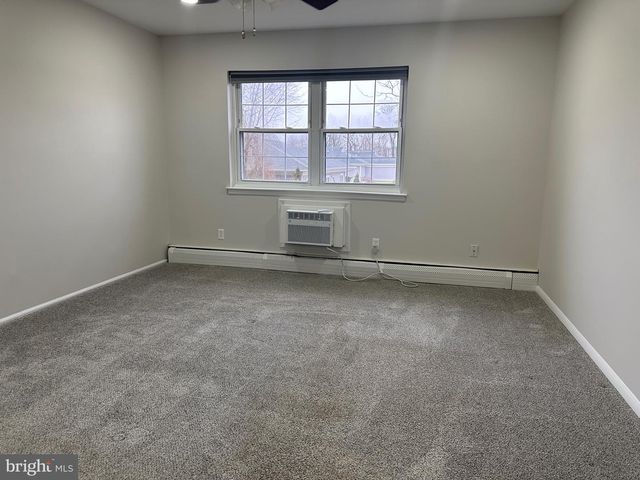 902 GARNET DR, Burlington, NJ 08016