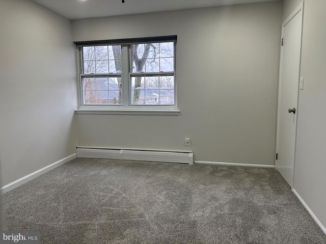 902 GARNET DR, Burlington, NJ 08016