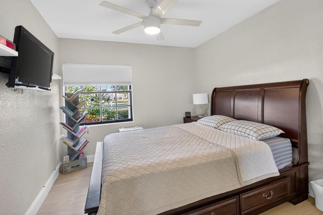 5750 Parkwalk Circle E, Boynton Beach, FL 33472