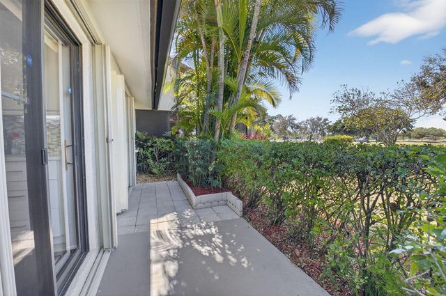 5750 Parkwalk Circle E, Boynton Beach, FL 33472