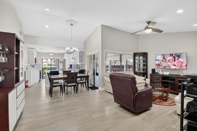 5750 Parkwalk Circle E, Boynton Beach, FL 33472