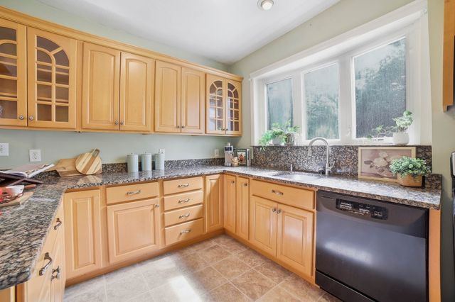 550 Sunderland Road, Worcester, MA 01604