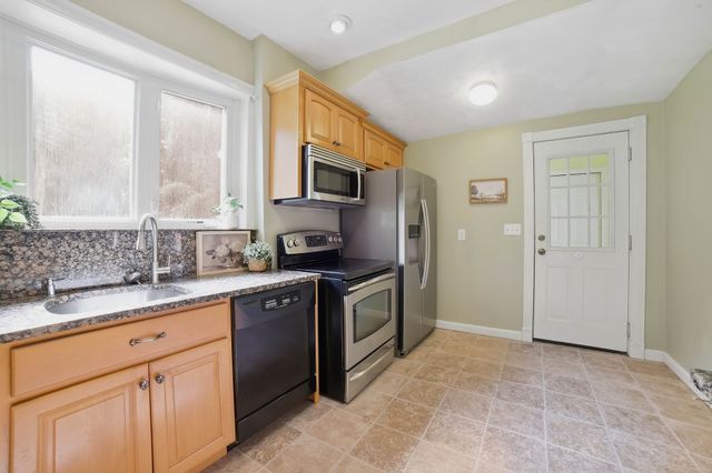 550 Sunderland Road, Worcester, MA 01604