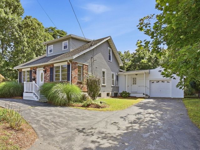 550 Sunderland Road, Worcester, MA 01604