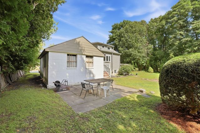 550 Sunderland Road, Worcester, MA 01604