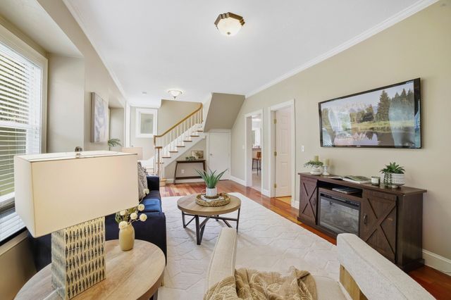 550 Sunderland Road, Worcester, MA 01604