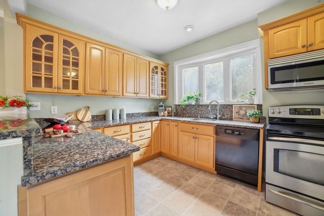 550 Sunderland Road, Worcester, MA 01604
