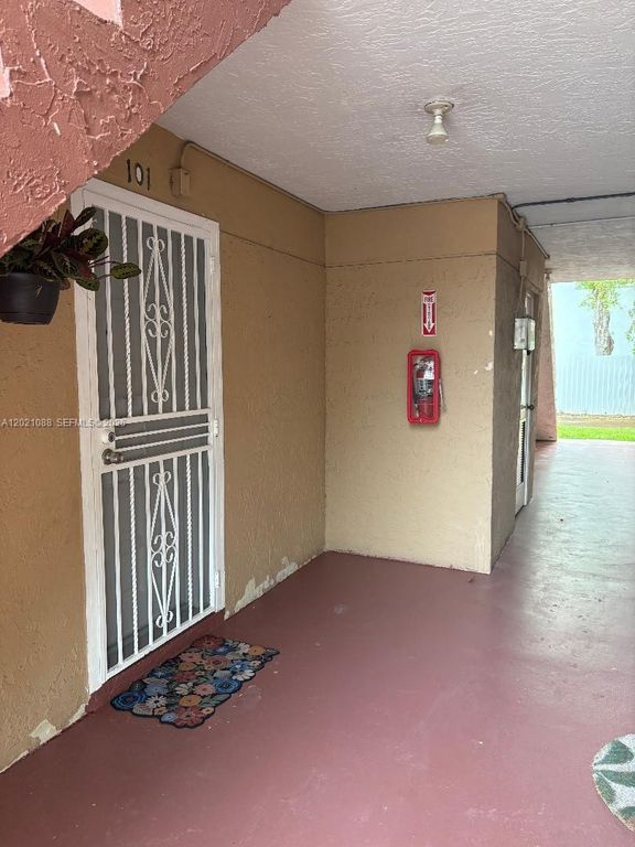 220 NW 107th Ave 101, Miami, FL 33172