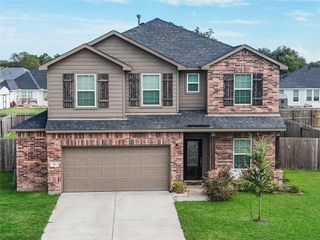 415 Green Meadows Drive, West Columbia, TX 77486