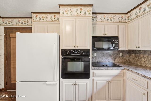 471 Cedar Ridge Rd, Mt Washington, KY 40047