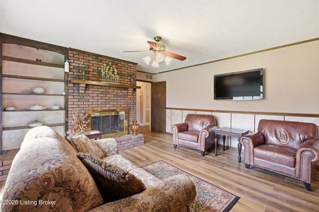 471 Cedar Ridge Rd, Mt Washington, KY 40047