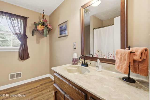 471 Cedar Ridge Rd, Mt Washington, KY 40047