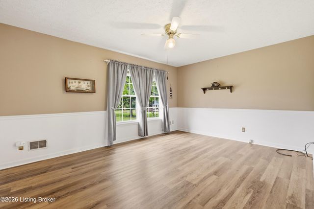 471 Cedar Ridge Rd, Mt Washington, KY 40047