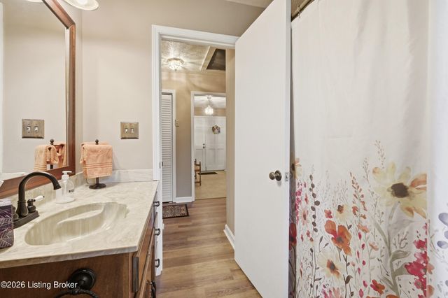 471 Cedar Ridge Rd, Mt Washington, KY 40047