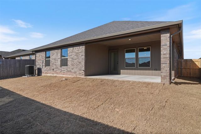 3220 Piney River Drive, Yukon, OK 73099