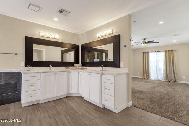 8614 E SHERIDAN Street, Scottsdale, AZ 85257