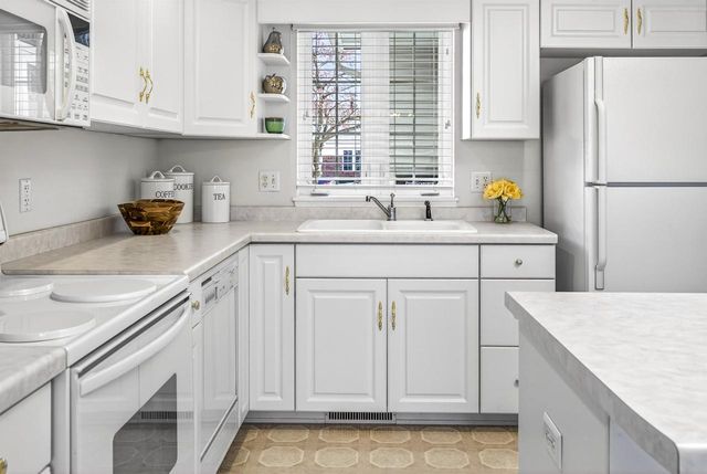 3209 N MISTWOOD LANE, Appleton, WI 54914