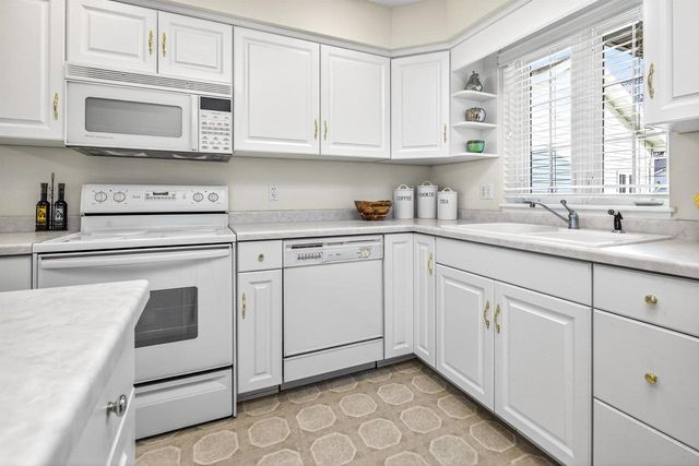 3209 N MISTWOOD LANE, Appleton, WI 54914