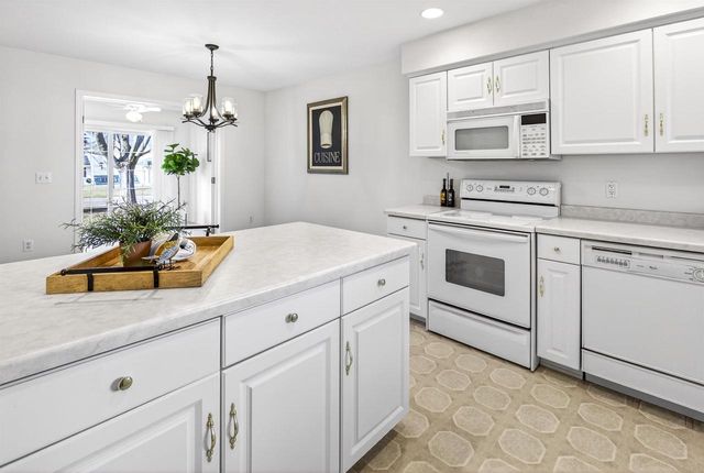 3209 N MISTWOOD LANE, Appleton, WI 54914