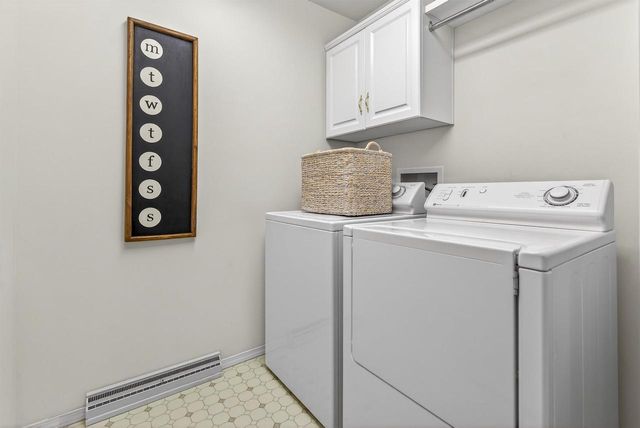 3209 N MISTWOOD LANE, Appleton, WI 54914