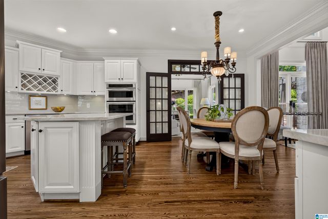 909 VESTLAKE HOLLOW CIRCLE, Vestavia Hills, AL 35242