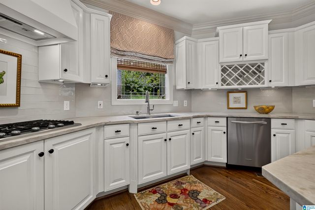909 VESTLAKE HOLLOW CIRCLE, Vestavia Hills, AL 35242