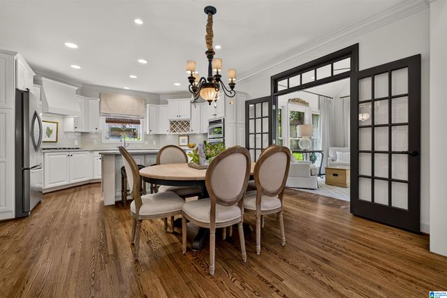 909 VESTLAKE HOLLOW CIRCLE, Vestavia Hills, AL 35242