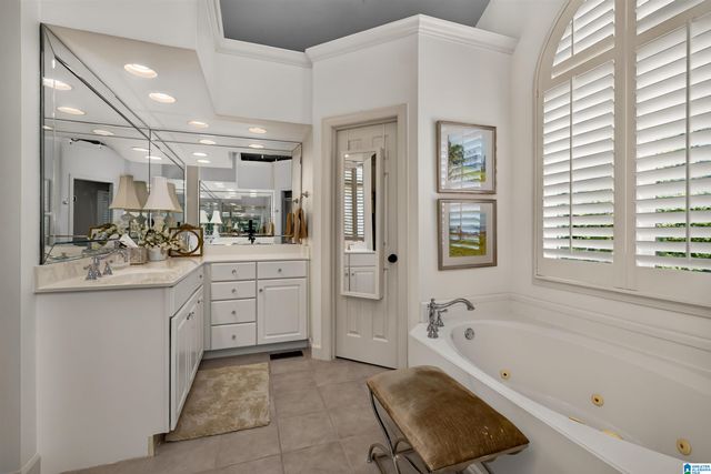 909 VESTLAKE HOLLOW CIRCLE, Vestavia Hills, AL 35242