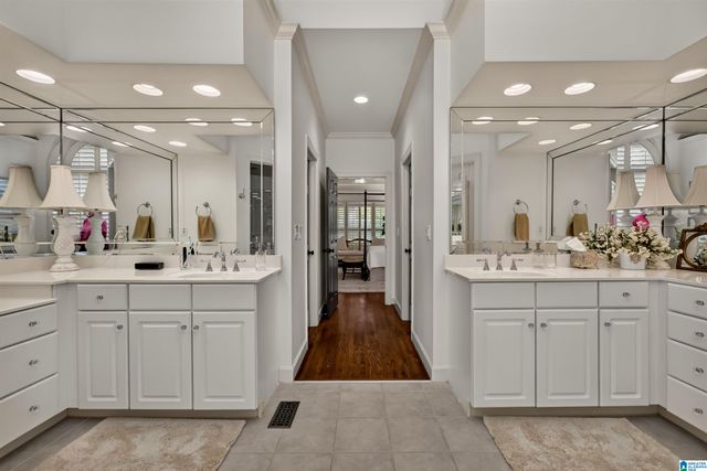 909 VESTLAKE HOLLOW CIRCLE, Vestavia Hills, AL 35242