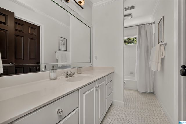 909 VESTLAKE HOLLOW CIRCLE, Vestavia Hills, AL 35242