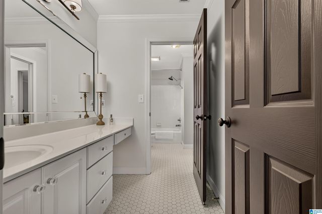 909 VESTLAKE HOLLOW CIRCLE, Vestavia Hills, AL 35242