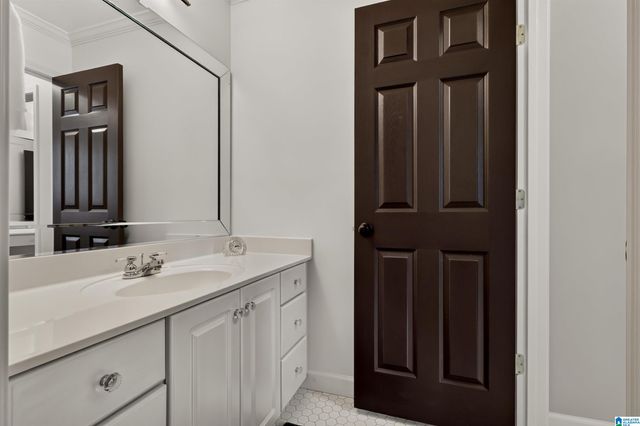 909 VESTLAKE HOLLOW CIRCLE, Vestavia Hills, AL 35242