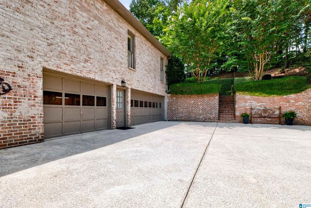 909 VESTLAKE HOLLOW CIRCLE, Vestavia Hills, AL 35242