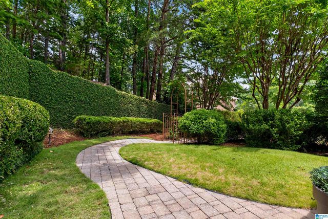 909 VESTLAKE HOLLOW CIRCLE, Vestavia Hills, AL 35242