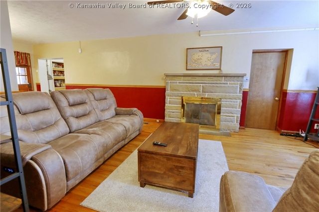 420 Blake Road, Nitro, WV 25143