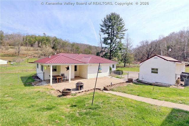 420 Blake Road, Nitro, WV 25143