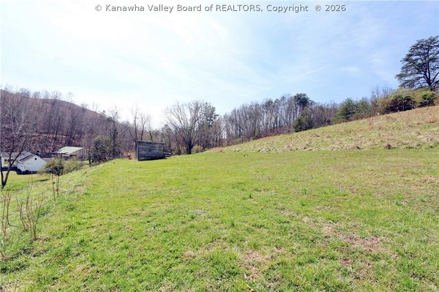 420 Blake Road, Nitro, WV 25143