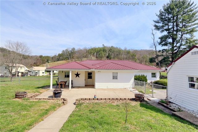 420 Blake Road, Nitro, WV 25143