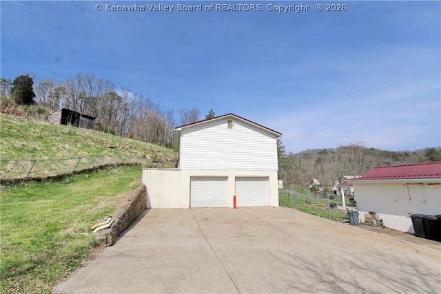 420 Blake Road, Nitro, WV 25143
