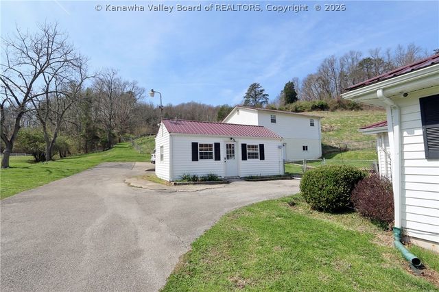 420 Blake Road, Nitro, WV 25143